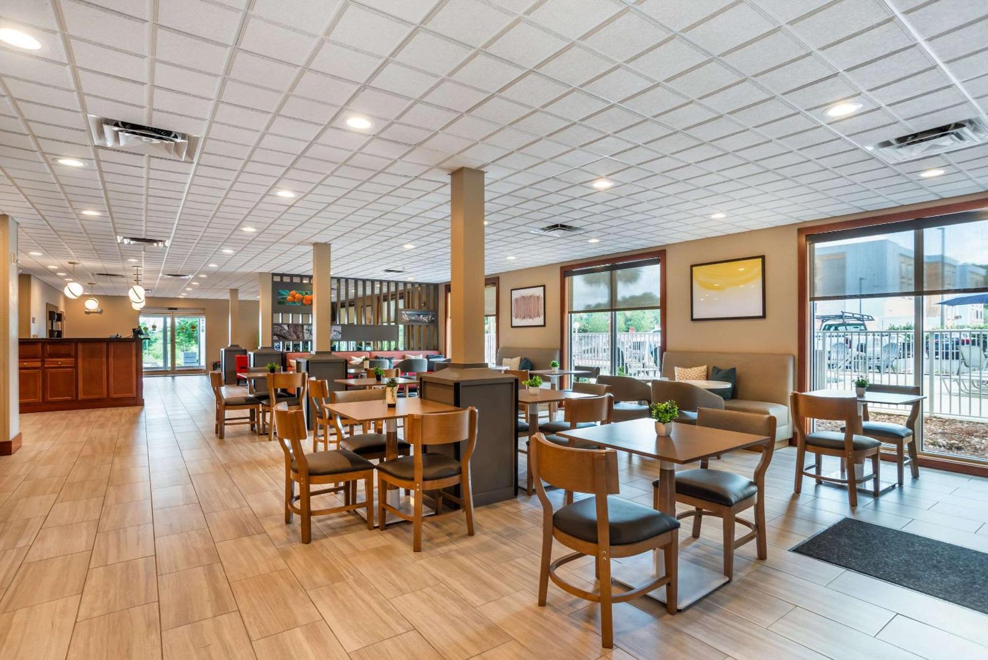 Comfort Inn & Suites Crestview Bagian luar foto