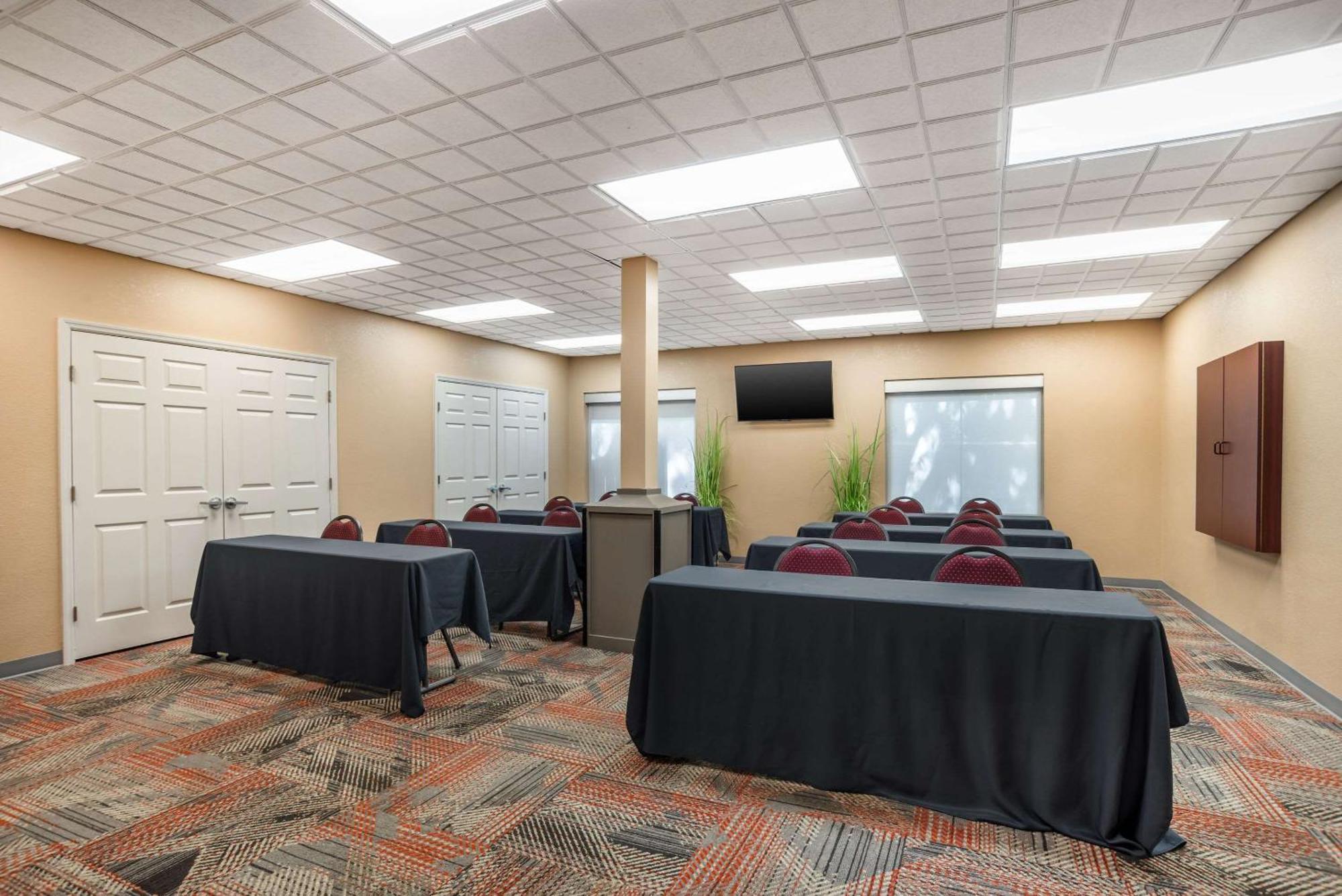 Comfort Inn & Suites Crestview Bagian luar foto