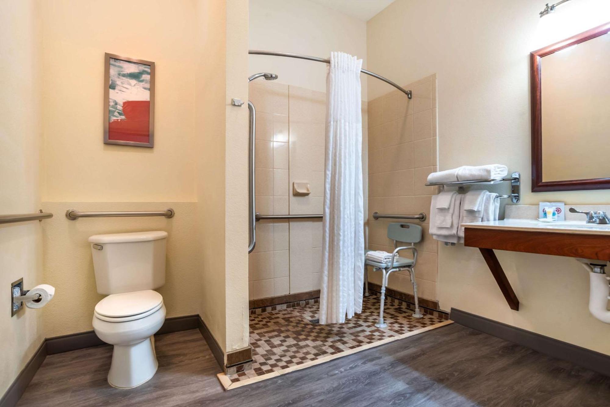 Comfort Inn & Suites Crestview Bagian luar foto