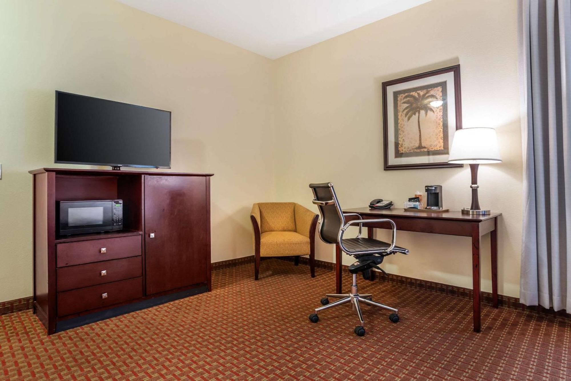 Comfort Inn & Suites Crestview Bagian luar foto