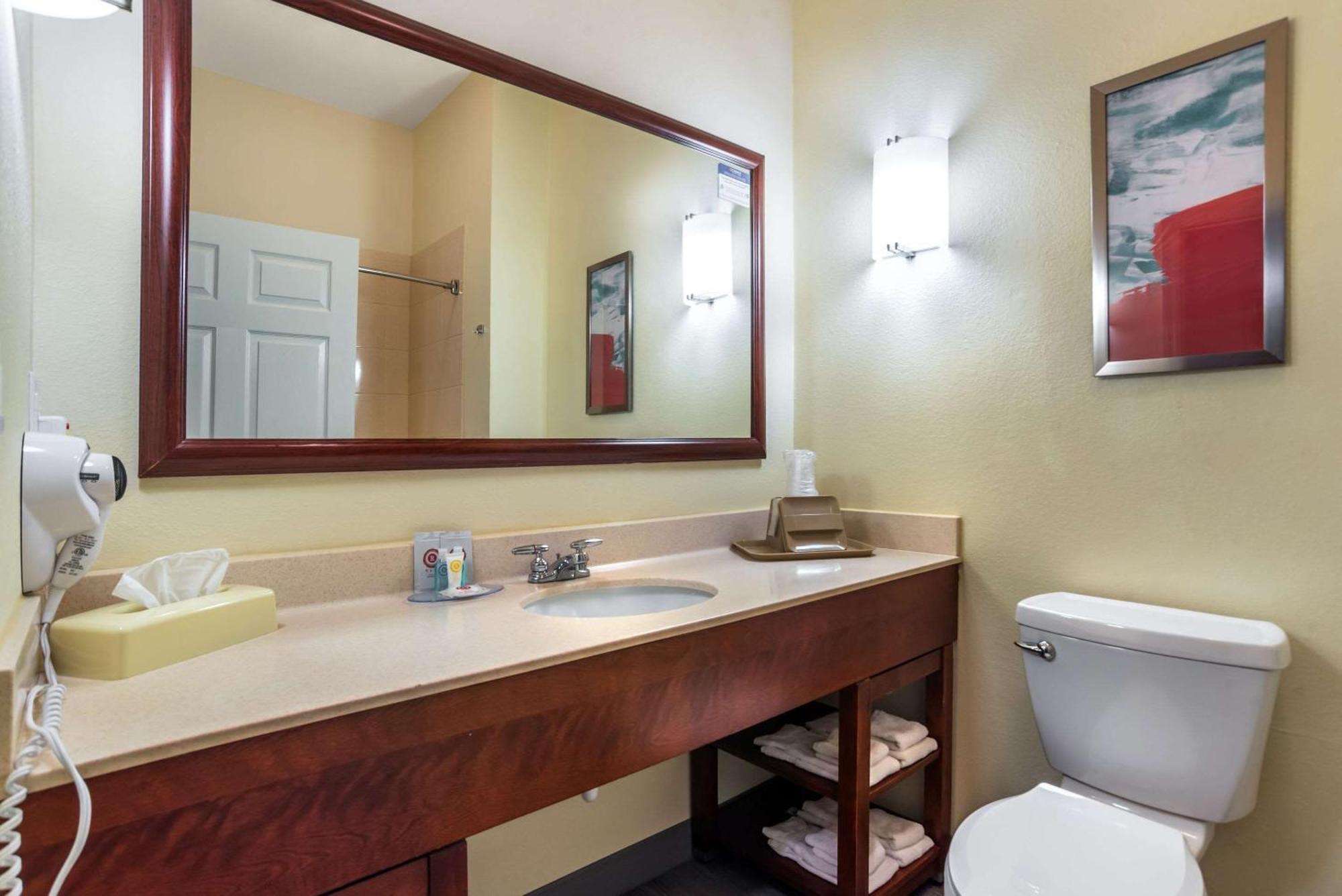 Comfort Inn & Suites Crestview Bagian luar foto