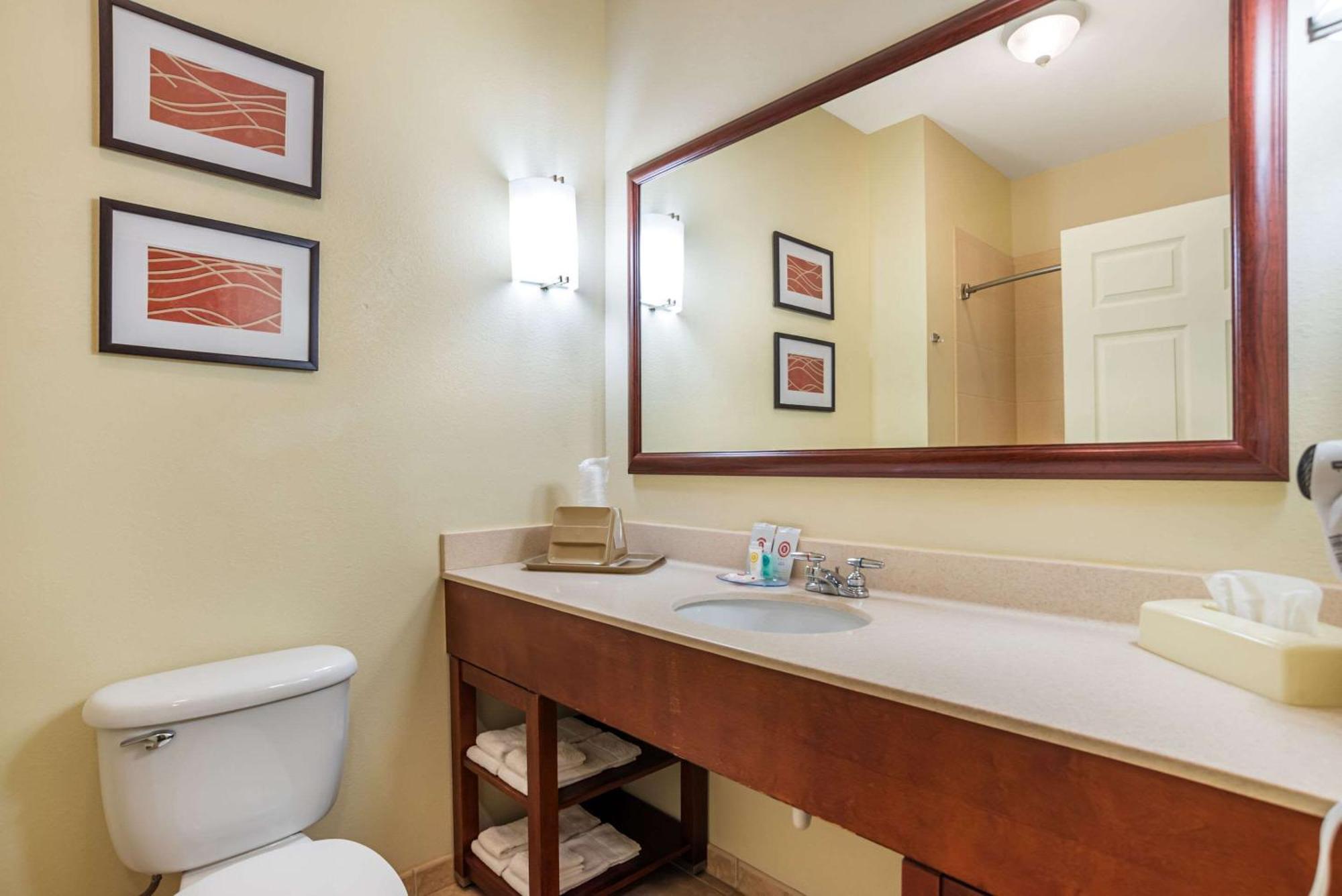 Comfort Inn & Suites Crestview Bagian luar foto