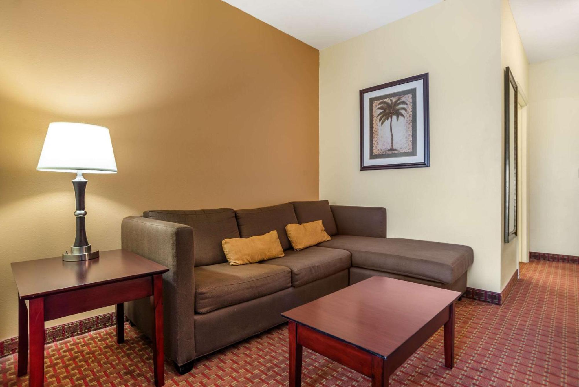 Comfort Inn & Suites Crestview Bagian luar foto