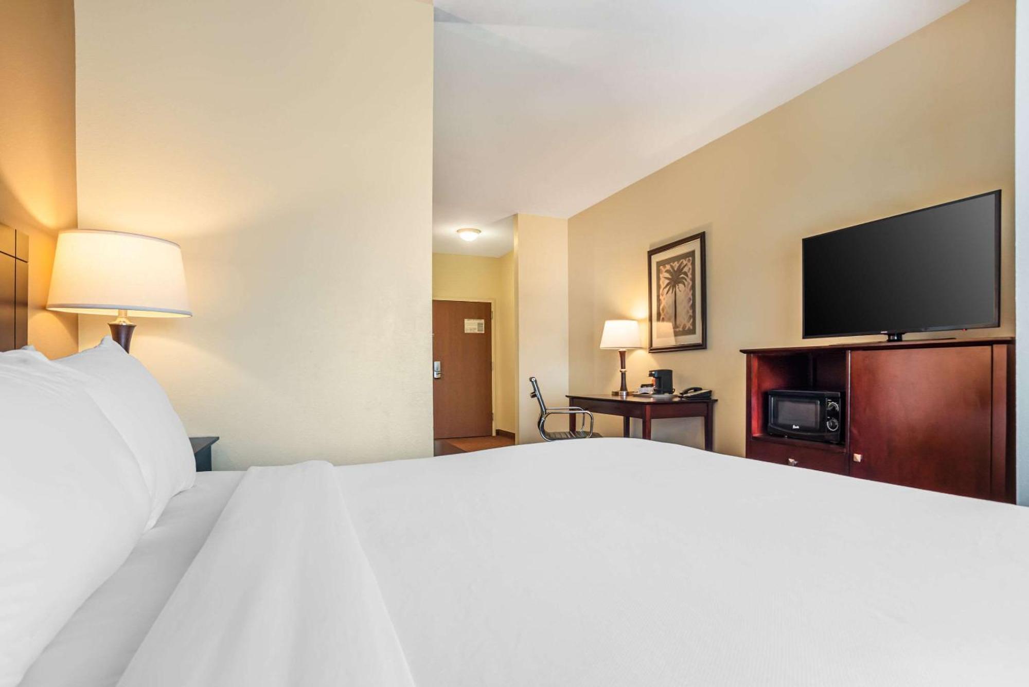 Comfort Inn & Suites Crestview Bagian luar foto
