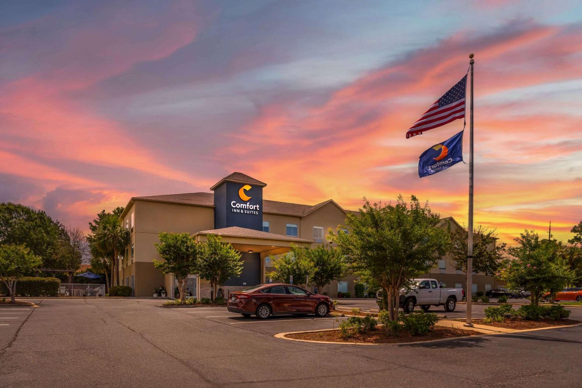 Comfort Inn & Suites Crestview Bagian luar foto